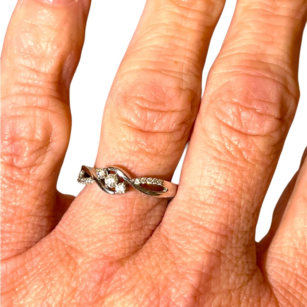 White gold diamond ring